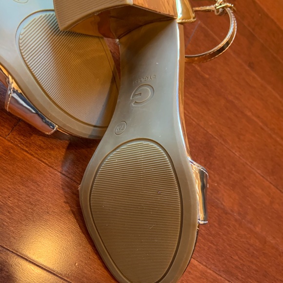 Guess Heels - Picture 4 of 6